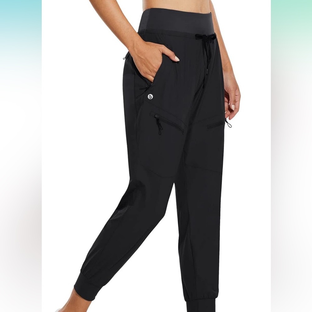 Baleaf Joggers. Lots of pockets Size Large